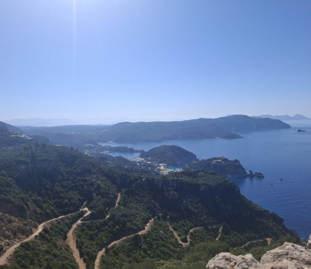 Pobřeží pod Monastery
